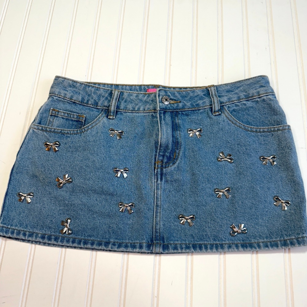 Edikted Elysse Embellished Denim Mini Skirt Y2K 00s Style Silver Bows M - Picture 7 of 9